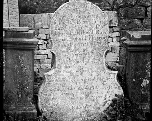 Photo of the Fiddler's Grave, Castlecaldwell, Ireland