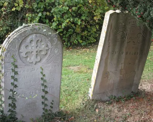 Photo of the gravestones of Thomas and Sarah Salisbury